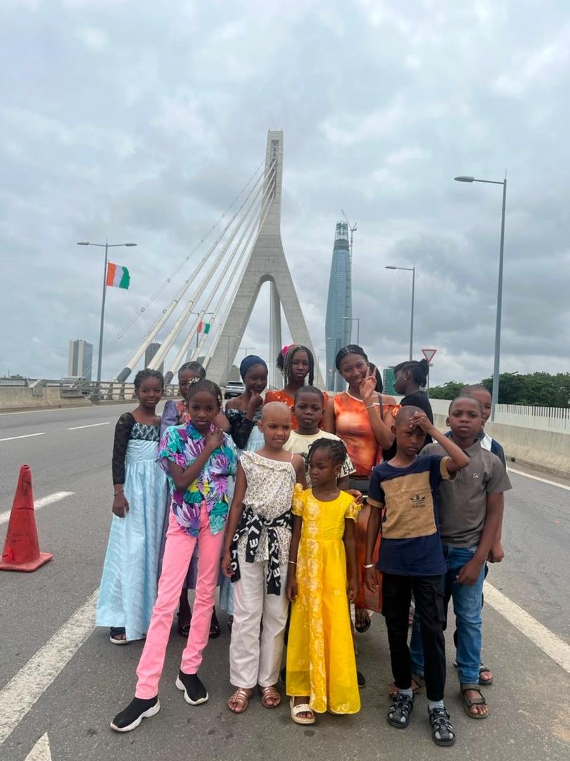 Le Pont d’Abidjan — Colonie de vacances Travel Light
